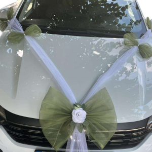 Funda cu Fundițe Olive – Decor Auto Handmade pentru Nuntă Elegantă