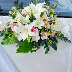 Aranjament Flori cu Ventuză – Decor Auto Handmade pentru Nuntă