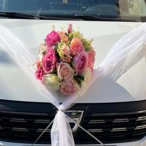 Aranjament Flori cu Ventuză – Decor Auto Handmade pentru Nuntă