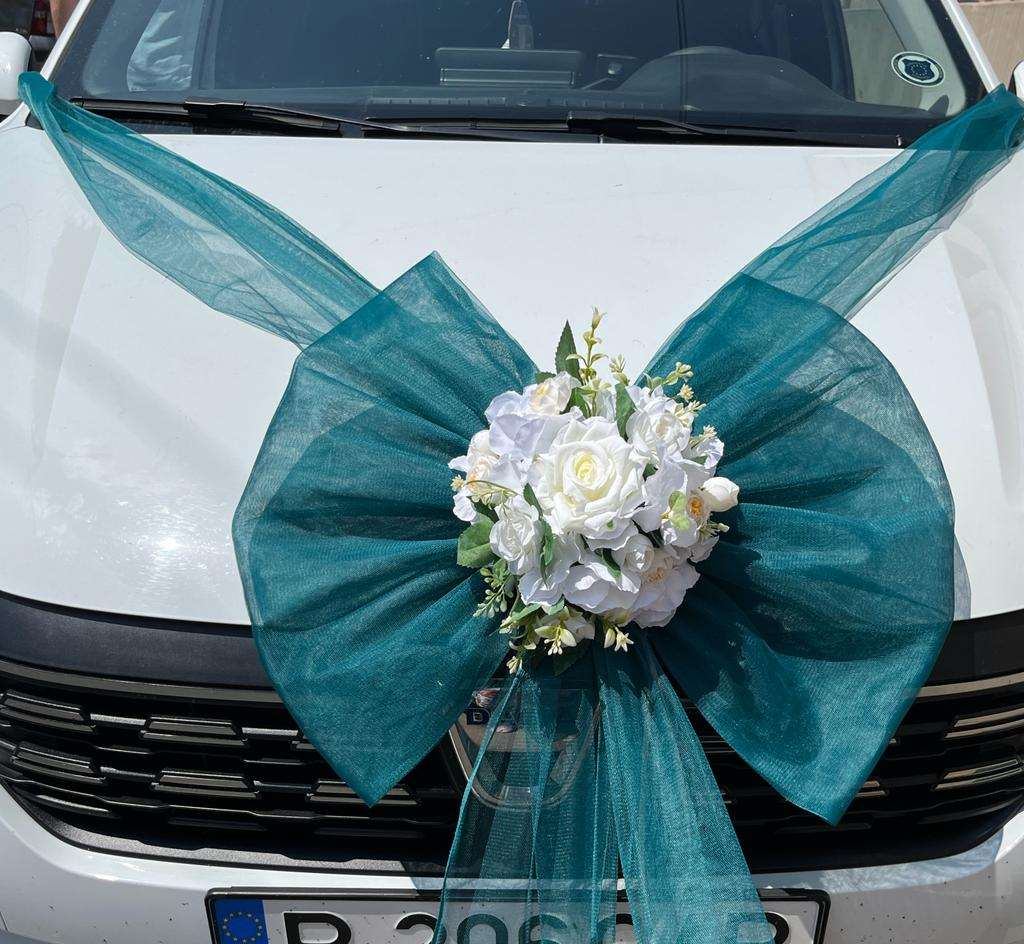 Fundă Butterfly verde turcoaz – Aranjament Handmade pentru Mașina de Nuntă | Evenimente De Lux